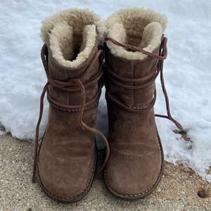 UGG Caspia Brown Shearling Ankle Winter Boots Size 8